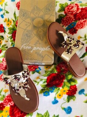 Just in NWT & Box Free People Sadie Sandal in Gold Metallic